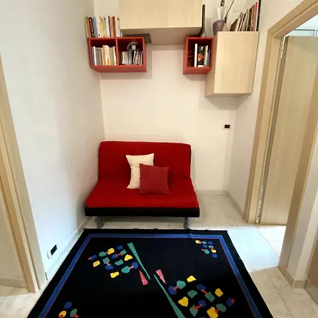 Small And Very Comfortable Flat Rom